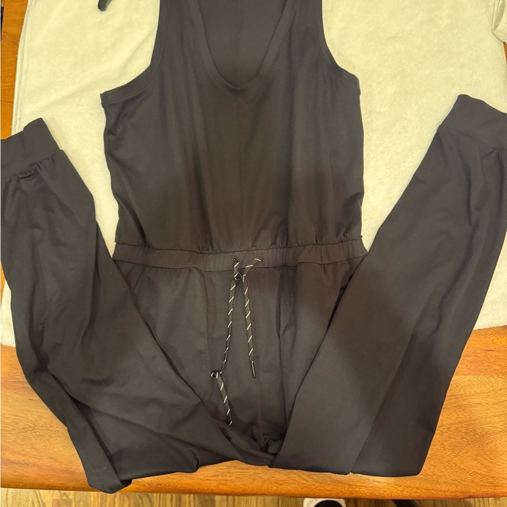 Zella women’s Jumpsuit. Great condition. Drawstring waist. Side pockets.